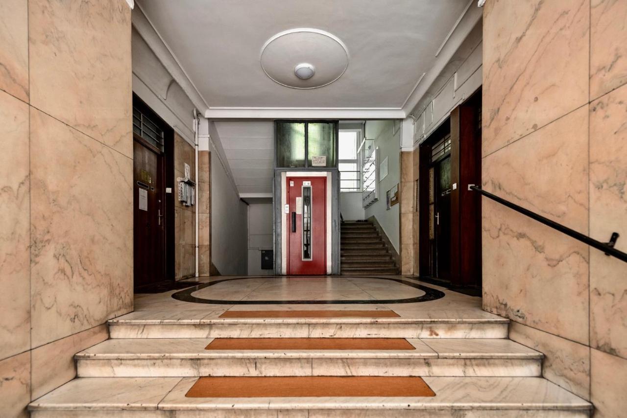 Secret Diamond Of The Parlament Appartamento Budapest